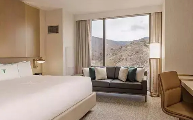 2 Bedrooms Sextuple Suite