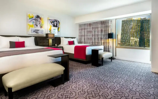Ultra Hip Quadruple room with city view