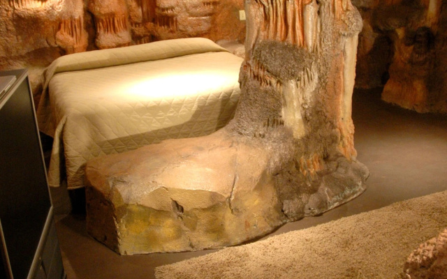 Tennessee Cave room