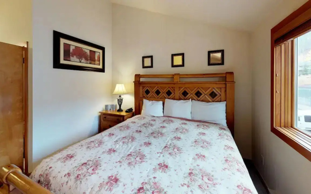 3 Bedrooms Gold Loft Condominium