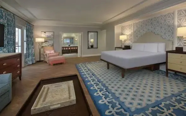 Newport Presidential Club Level Suite
