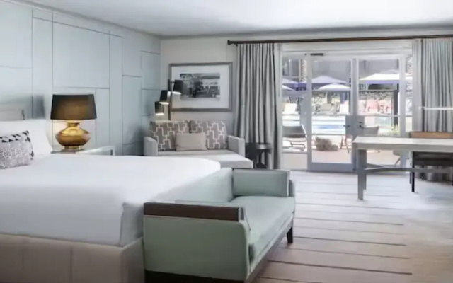 Citrus Club Quadruple room with pool view