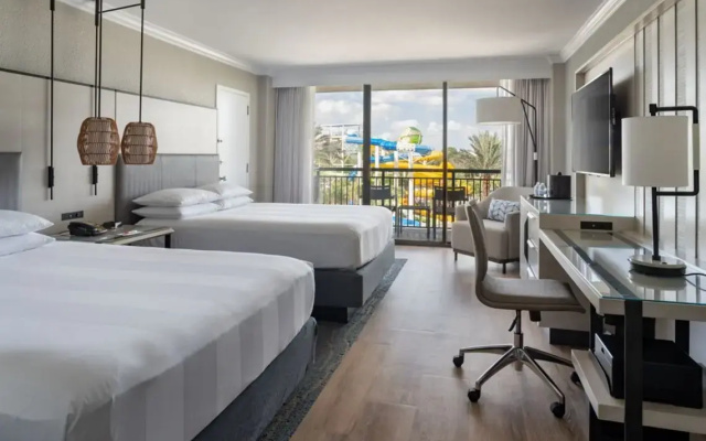 Twin Guest Room with balcony and with Water Park view