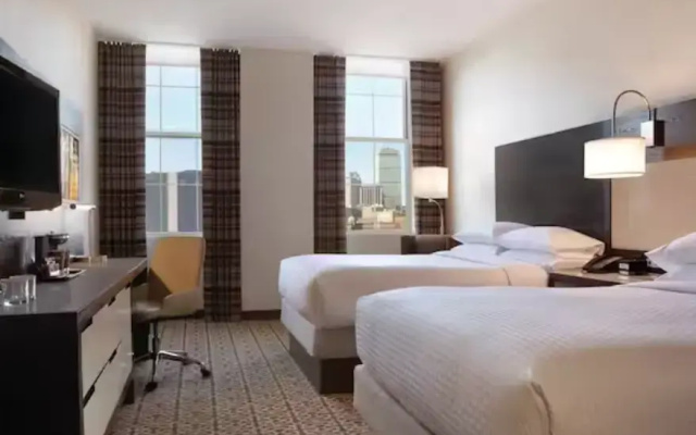 Quadruple room with city view