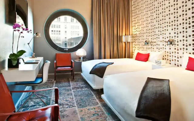 Gold Quadruple room