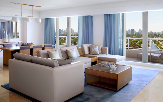 3 Bedrooms Residential Intracoastal Suite with balcony and with Intracoastal view