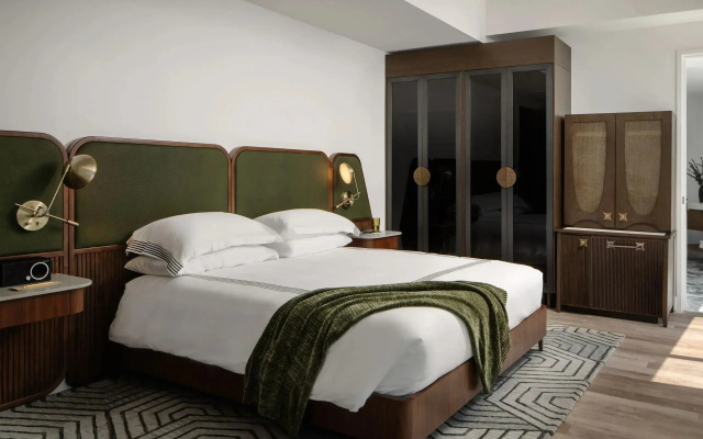 Double Corner Studio Suite