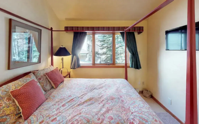 3 Bedrooms Gold Condominium