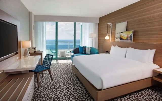 Double room with partial ocean view