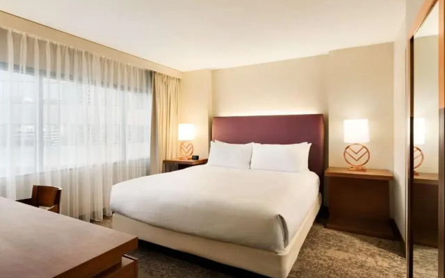 1 Bedroom Mobility Accessible with Roll-In Shower Non Smoking Double Suite
