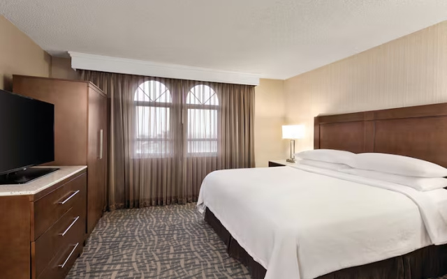 1 Bedroom Mobility Accessible Suite