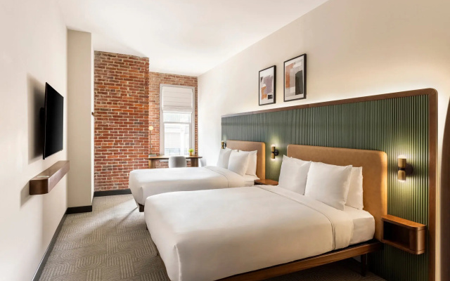 Quadruple room with city view