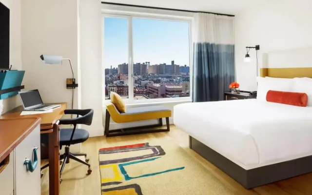 Standard Double room with city view