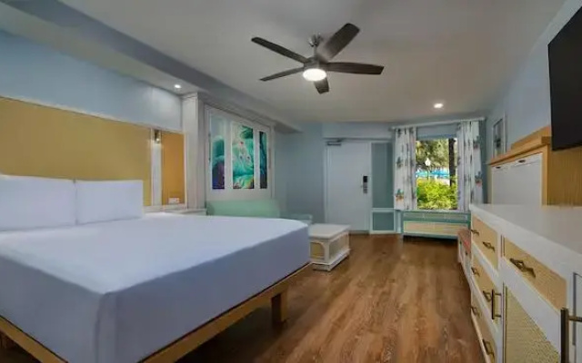 5th Sleeper room with water or pool view