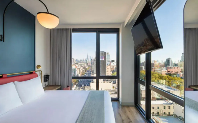 Corner Double room with city view