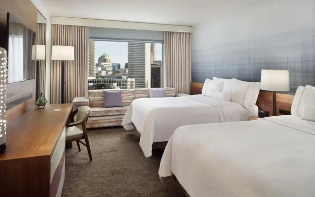 Uptown High Floor room with city view
