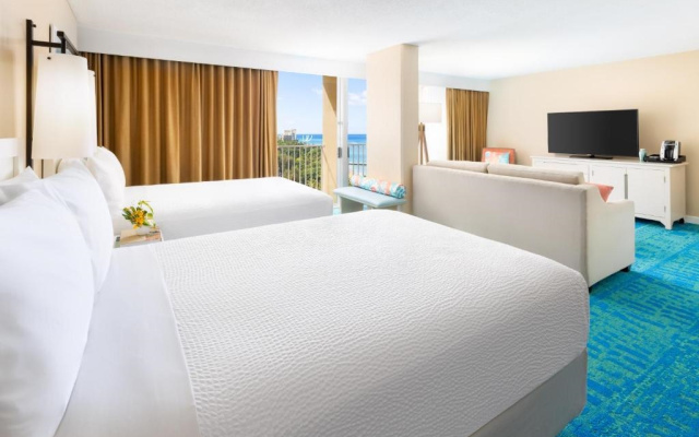 Twin Junior Suite with partial ocean view