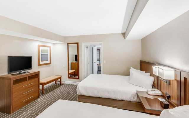 1 Bedroom Ambassador Twin Suite