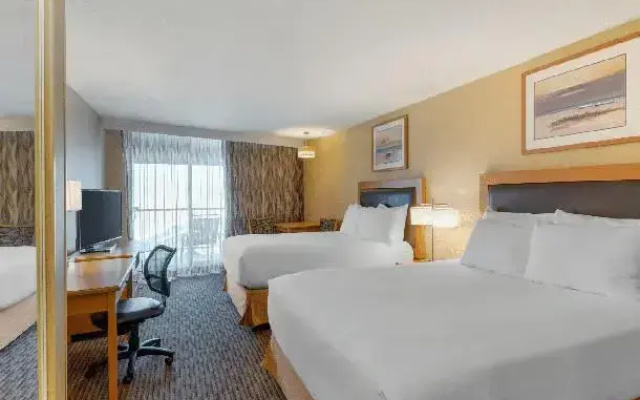 Room with balcony and with partial ocean view