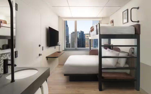 Triple room with city view