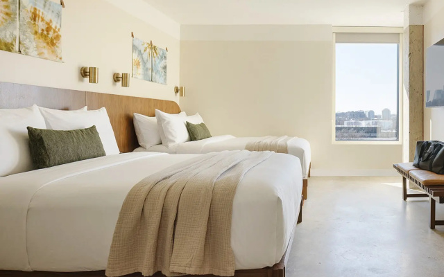 Standard Twin room with city view
