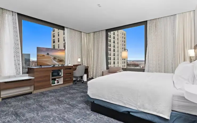 Corner Double room with city view
