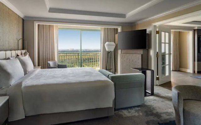 Presidential High Floor Double Suite with balcony and with Lakefront and Pool View