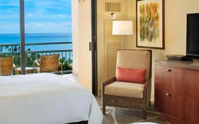 1 Bedroom Diamond Head Tower Accessible Suite with ocean view