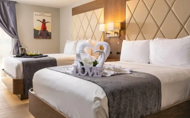 Royal Service Quadruple room with lake view