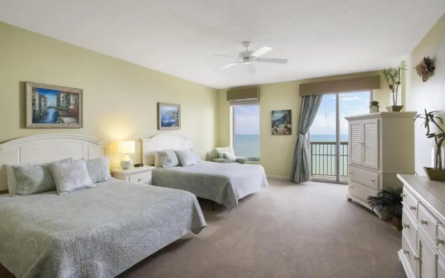 3 Bedrooms Brighton Condo