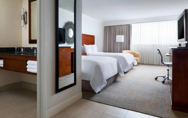 Twin room with mountain view