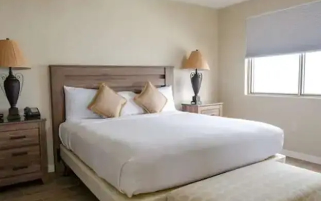 2 Bedrooms Brighton Condo