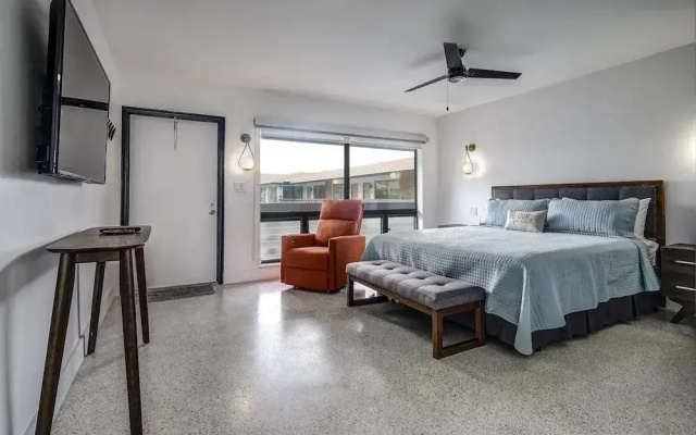 Deluxe with Kitchen Studio Suite