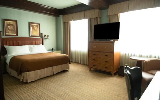 Rainier Suite with balcony