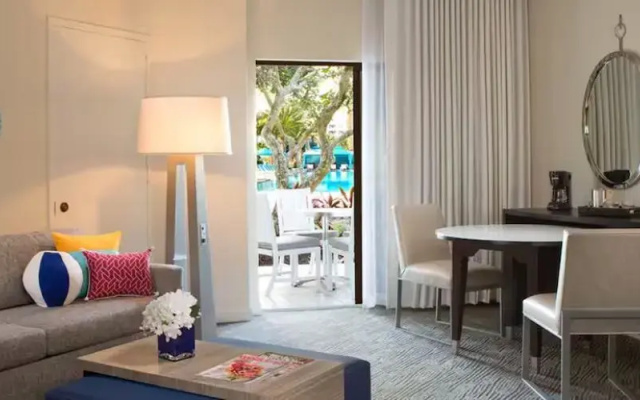 1 Bedroom Island Suite with pool view