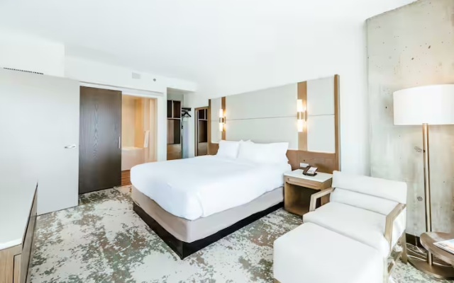 1 Bedroom Accessible Double Suite