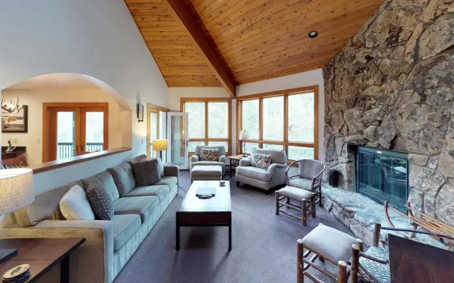 4 Bedrooms Gold Condominium