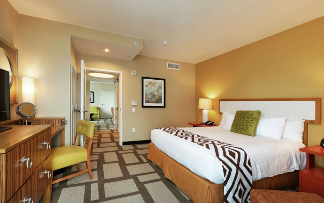 1 Bedroom Mobility Accessible with Tub Corner Double Suite