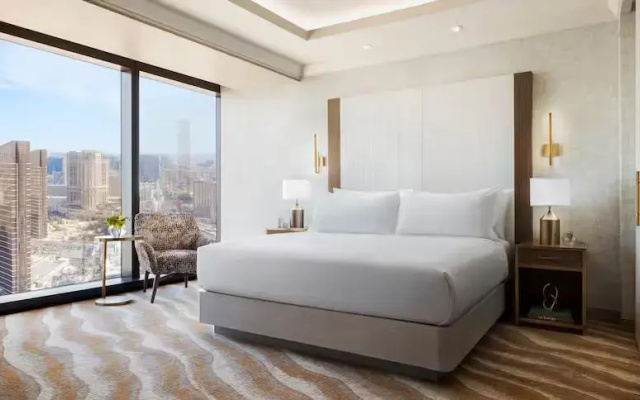 2 Bedrooms Entertainment Suite with strip view