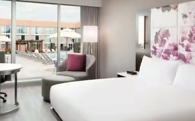 Deluxe Double room with pool view