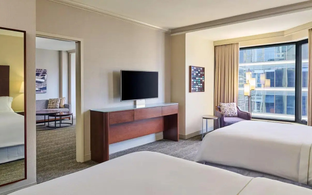 Deluxe Quadruple Club Suite
