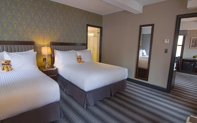 Family Sextuple Suite