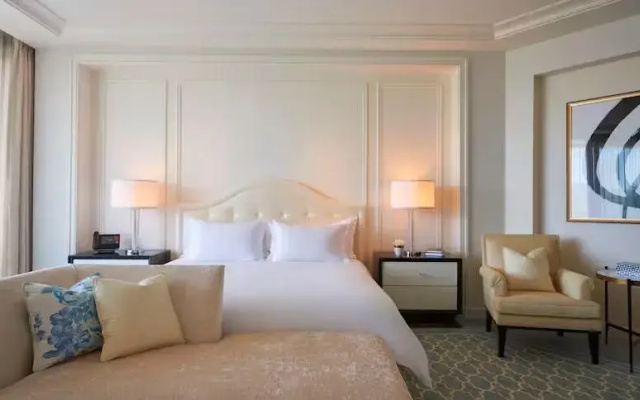 Beverly Hills room with terrace and with view
