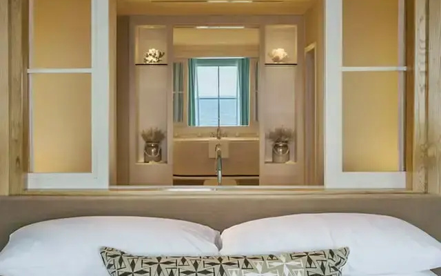 2 Bedrooms Spa Suite oceanfront