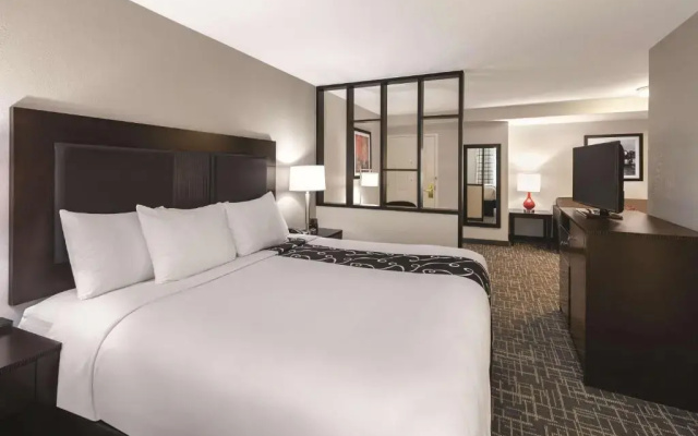 Mobility/Hearing Impaired Accessible Double Suite