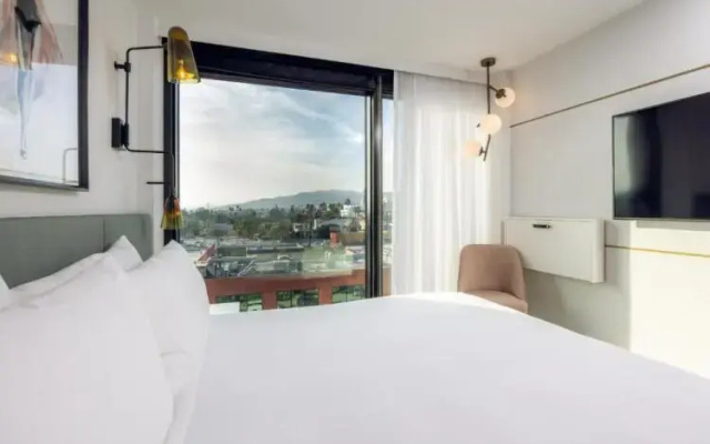 Double room with city view
