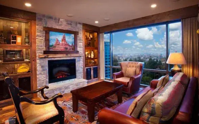 2 Bedrooms Big Thunder Suite