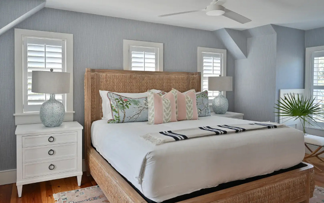 2 Bedrooms Moreland Village Home