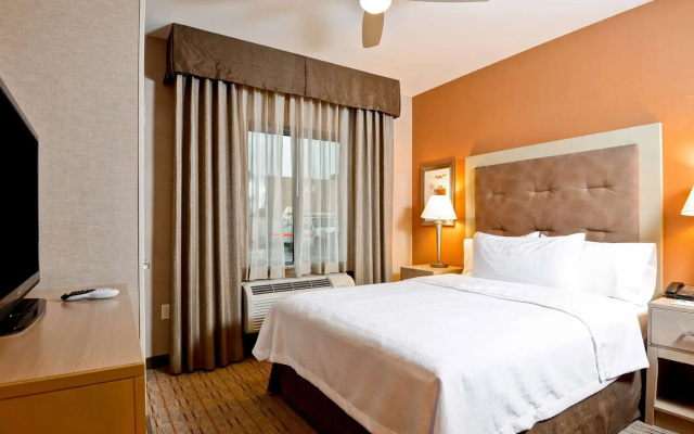 1 Bedroom Family 1 King and Bunk Beds Suite