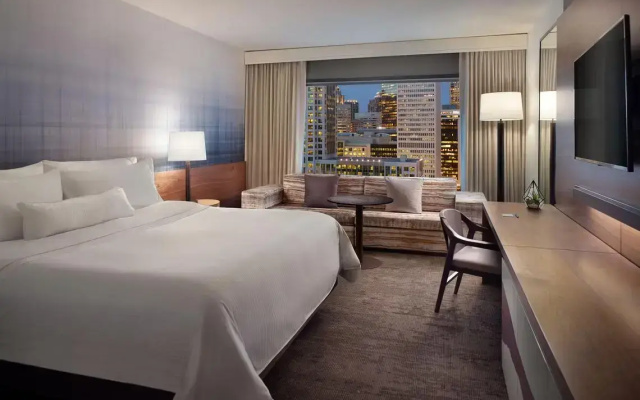 Uptown High Floor Double room with city view